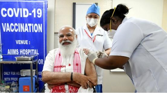 最新疫情消息！印度总理莫迪接种第一剂新冠疫苗 疫苗系印本土研发因缺乏三期临床试验数据而引发担忧