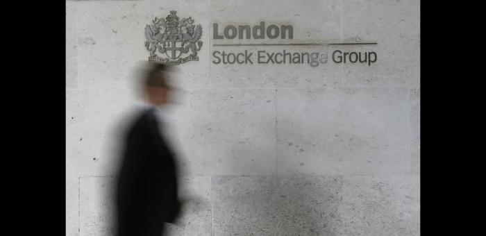 英国股市收低；截至收盘Investing.com 英国 100下跌0.42%