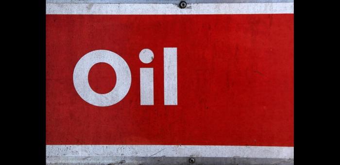 巴克莱上调今年油价预估，称产油国谨慎看待增产